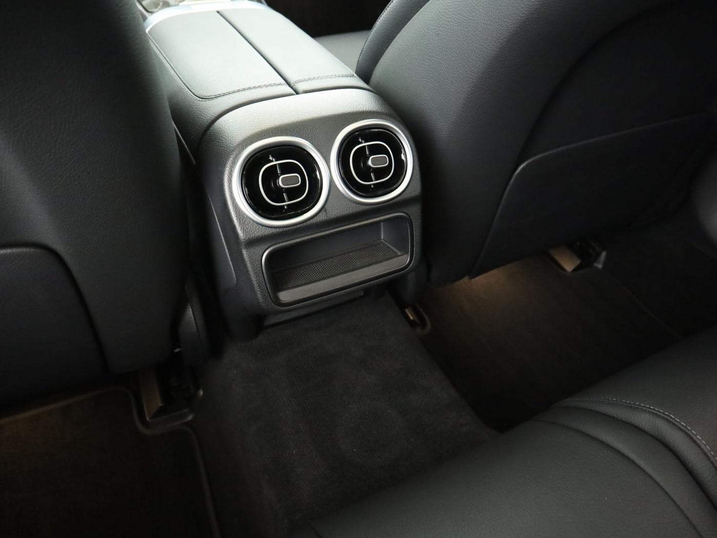 Mercedes-Benz C 300 e T Bild 24