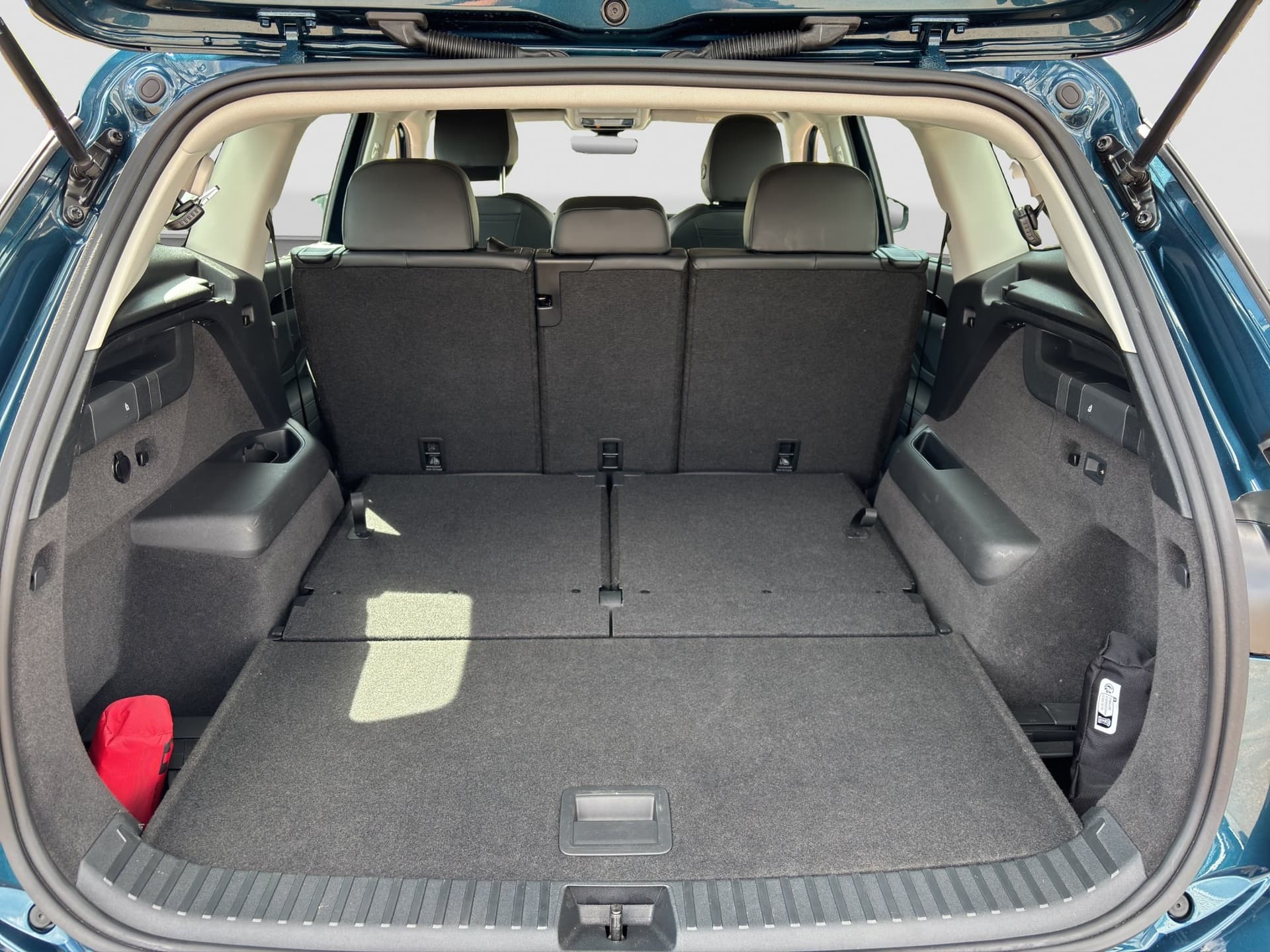 Volkswagen Tayron Life 1.5 eTSI 150 PS DSG AHK NAVI ACC Area View Bild 16