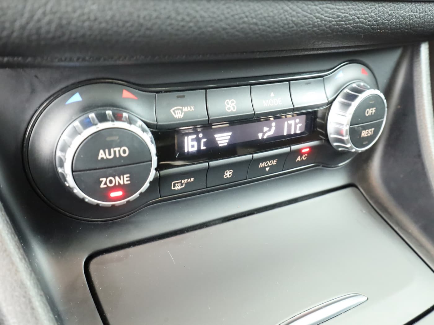Mercedes-Benz GLA 220 CDI 4M Bild 14