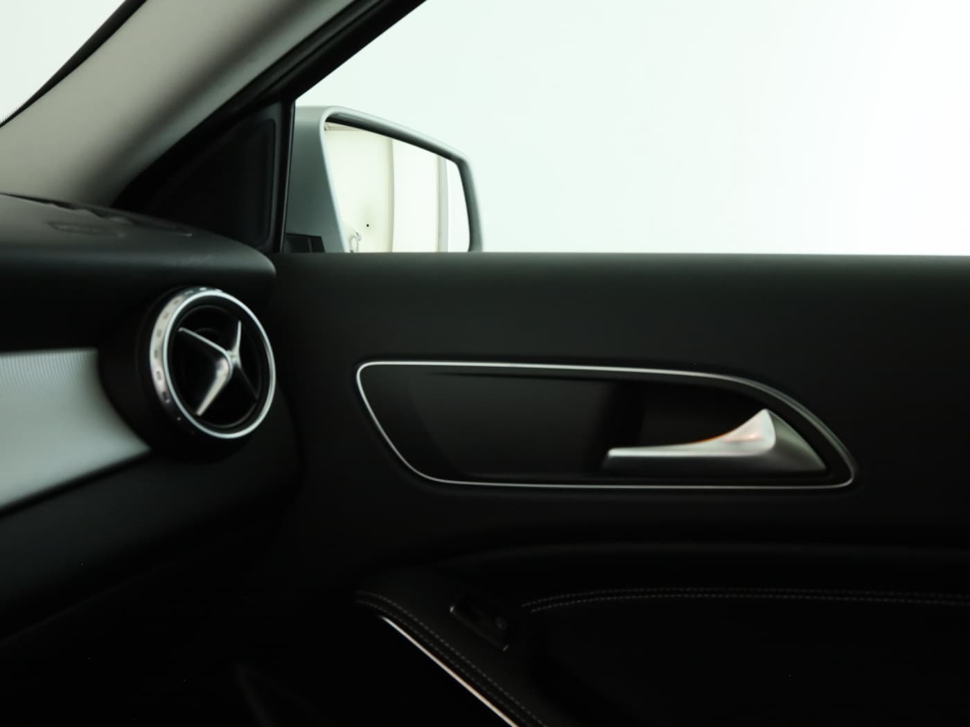 Mercedes-Benz GLA 220 CDI 4M Bild 16