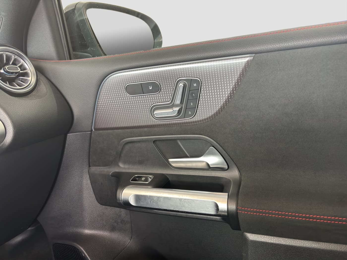 Mercedes-Benz EQB 350 4M Bild 14