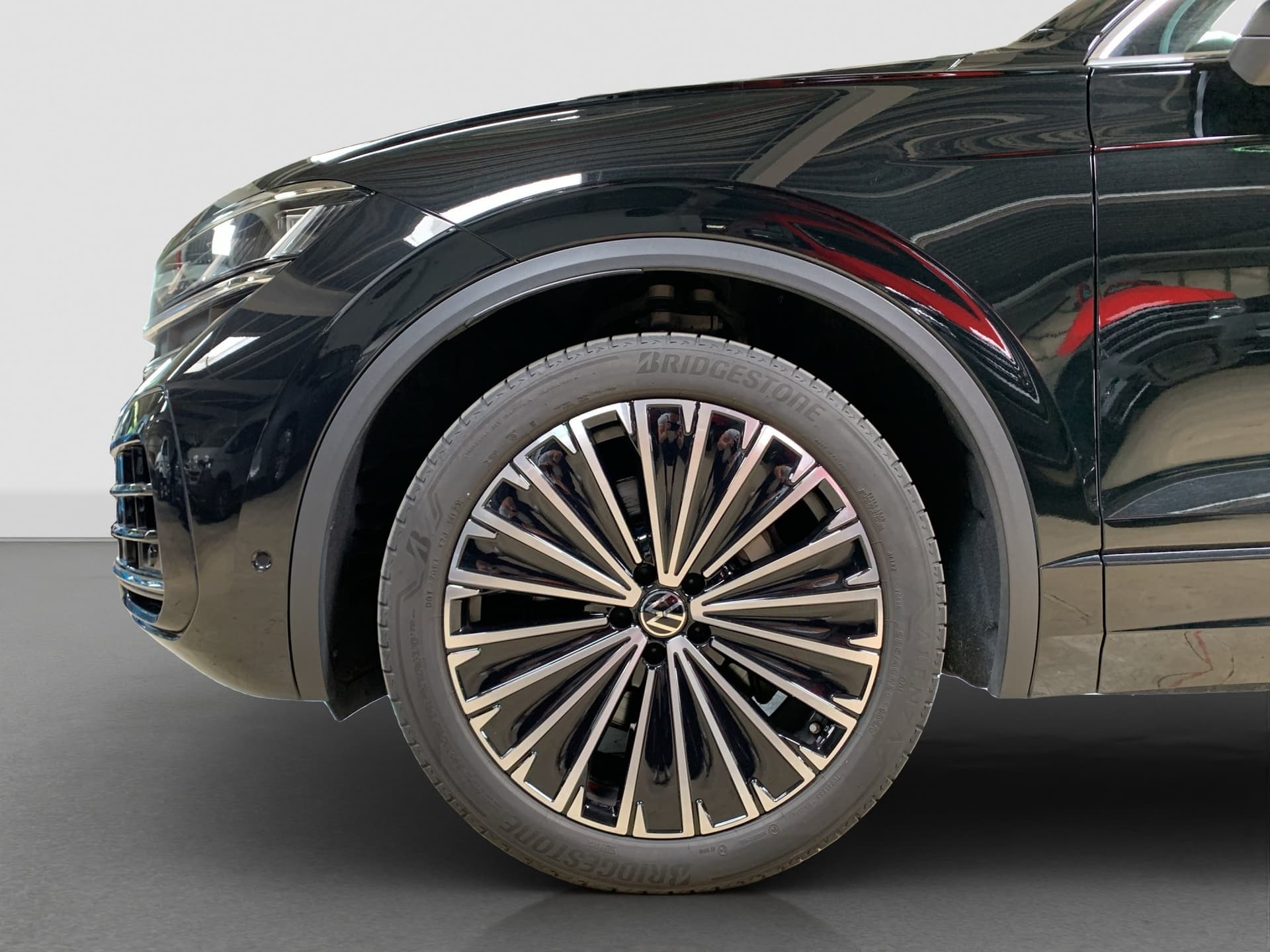 Volkswagen Touareg Elegance 3.0 l V6 TSI 4MOTION 8-Gang-Automatik (Tiptronic) Bild 18