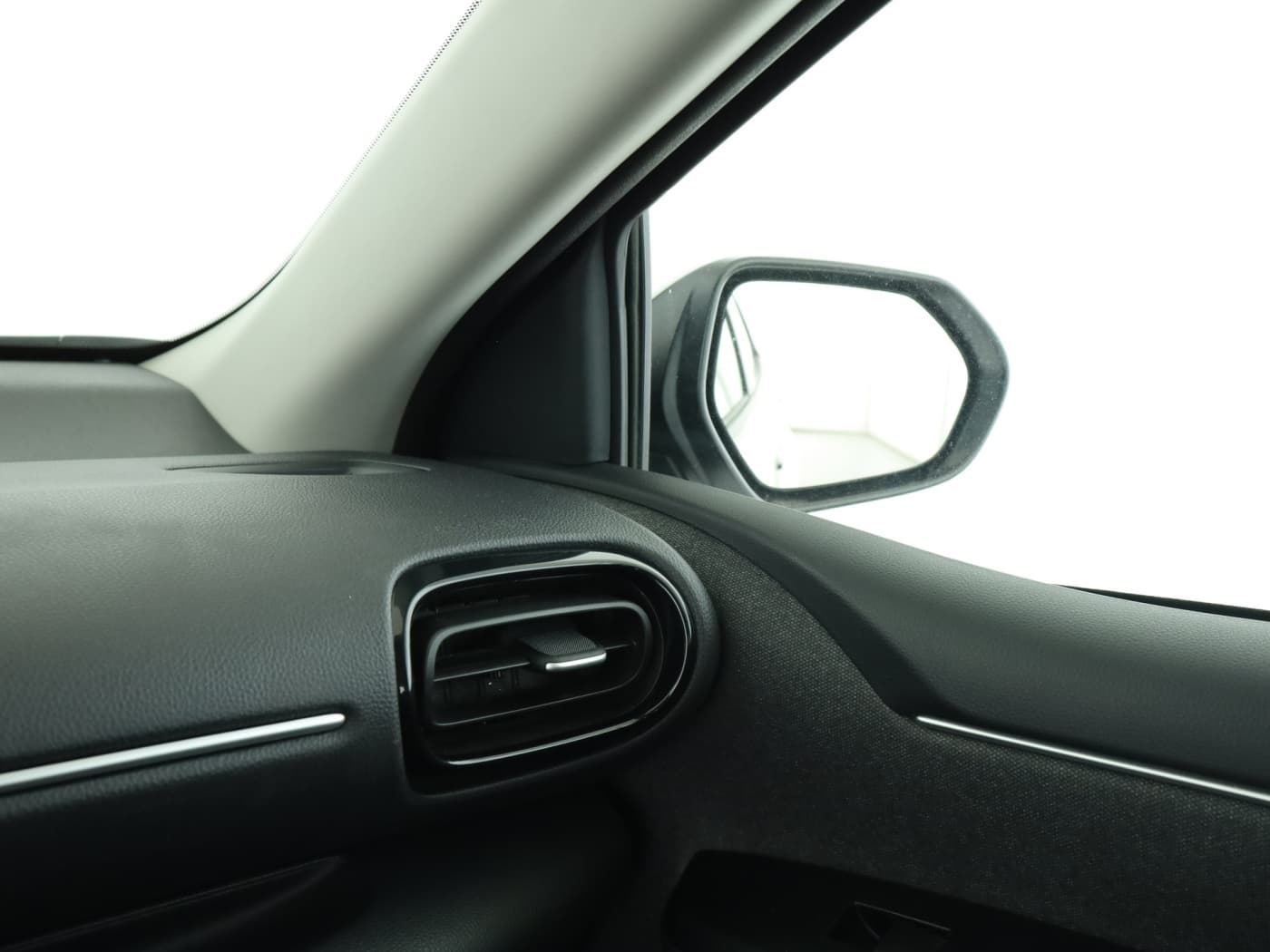 TOYOTA Yaris 1.5 Dual-VVT-iE Comfort Bild 16