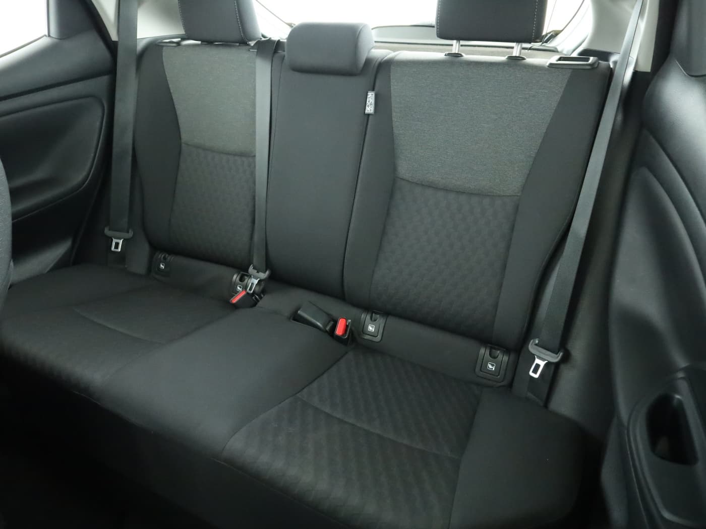 TOYOTA Yaris 1.5 Dual-VVT-iE Comfort Bild 18