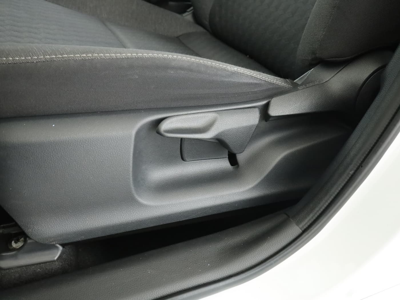 TOYOTA Yaris 1.5 Dual-VVT-iE Comfort Bild 24
