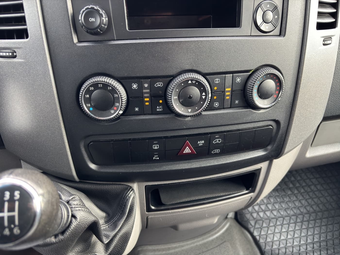 Volkswagen Crafter Kombi 35 kurz L1H1  VERKAUF NUR AN GEWERBE Bild 13