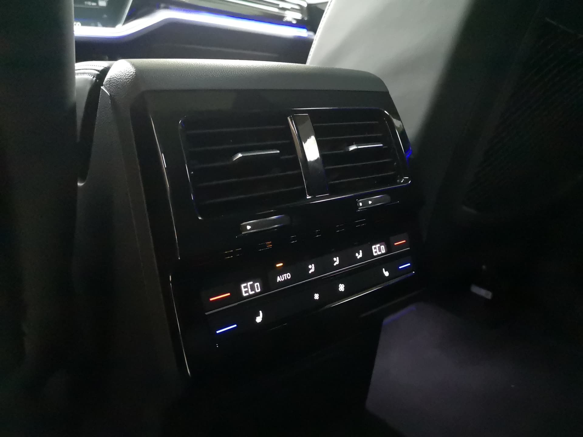 Volkswagen Touareg R 3.0 l V6 eHybrid OPF 4MOTION / 100 KW (136 PS) 8-Gang-Automatik (Tiptronic) Bild 25