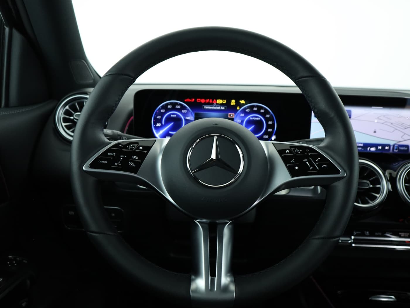 Mercedes-Benz EQB 300 4M Bild 11