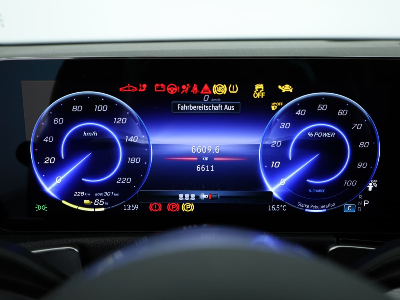 Mercedes-Benz EQB 300 4M Bild 12