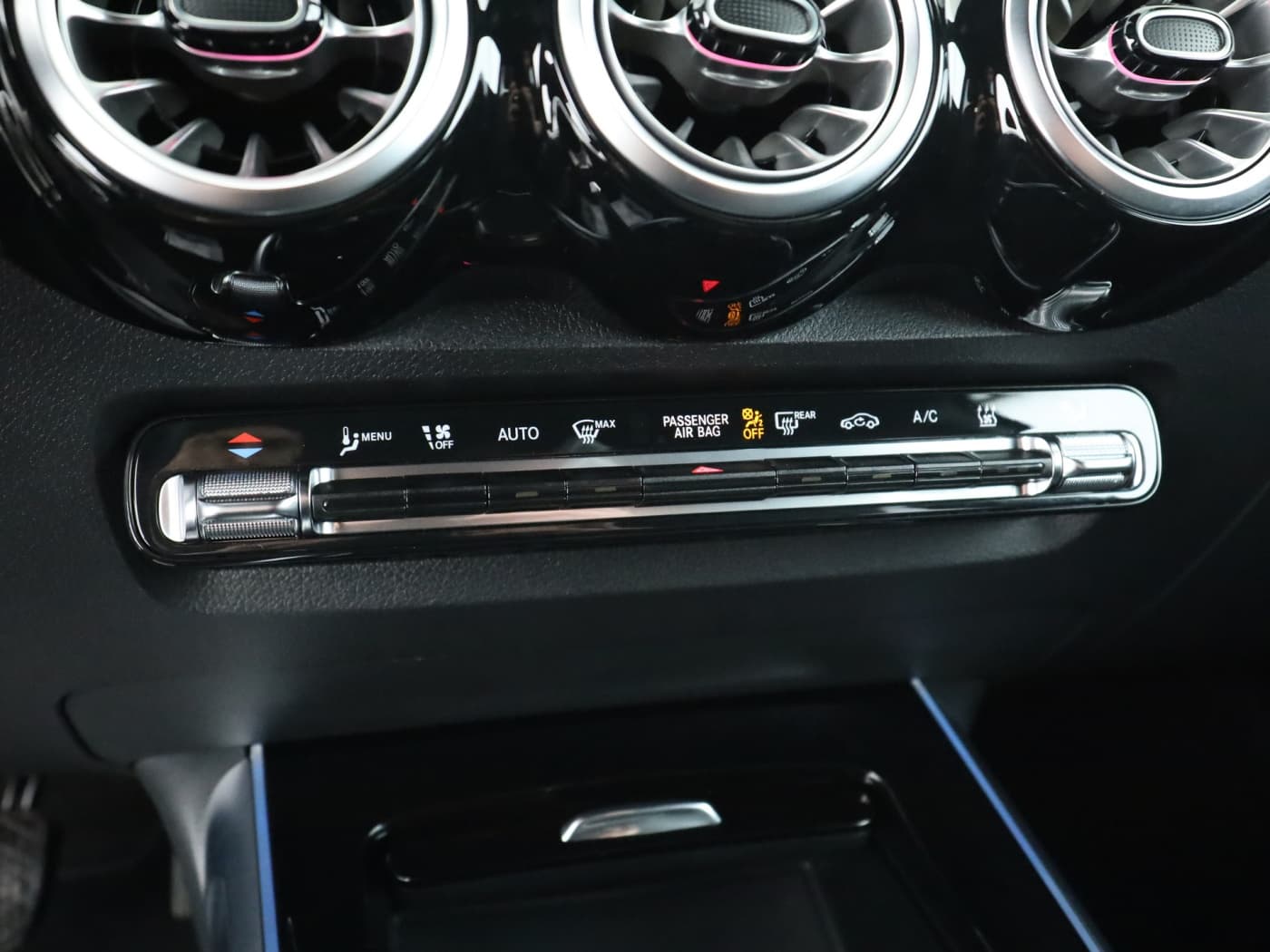 Mercedes-Benz EQB 300 4M Bild 14