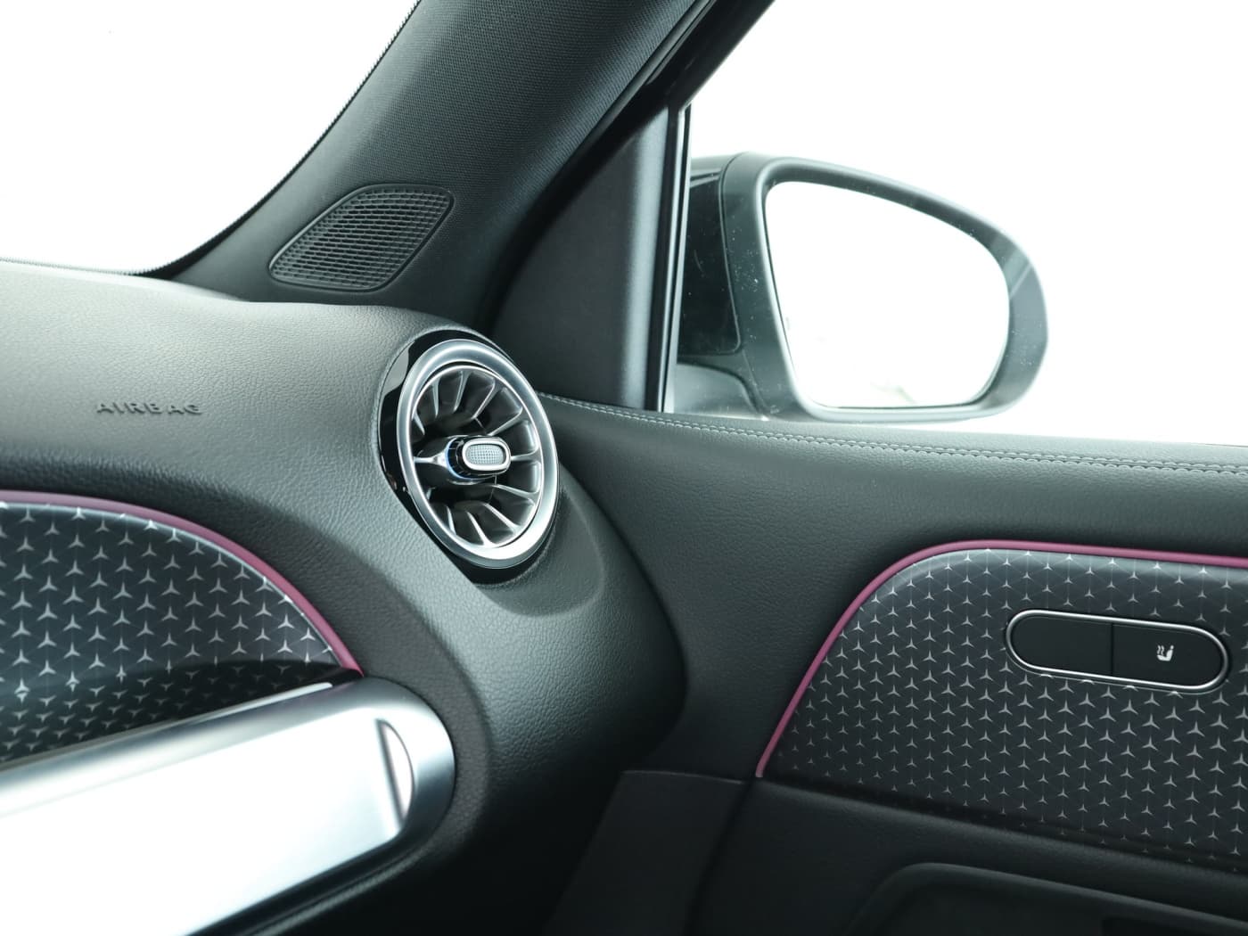 Mercedes-Benz EQB 300 4M Bild 16