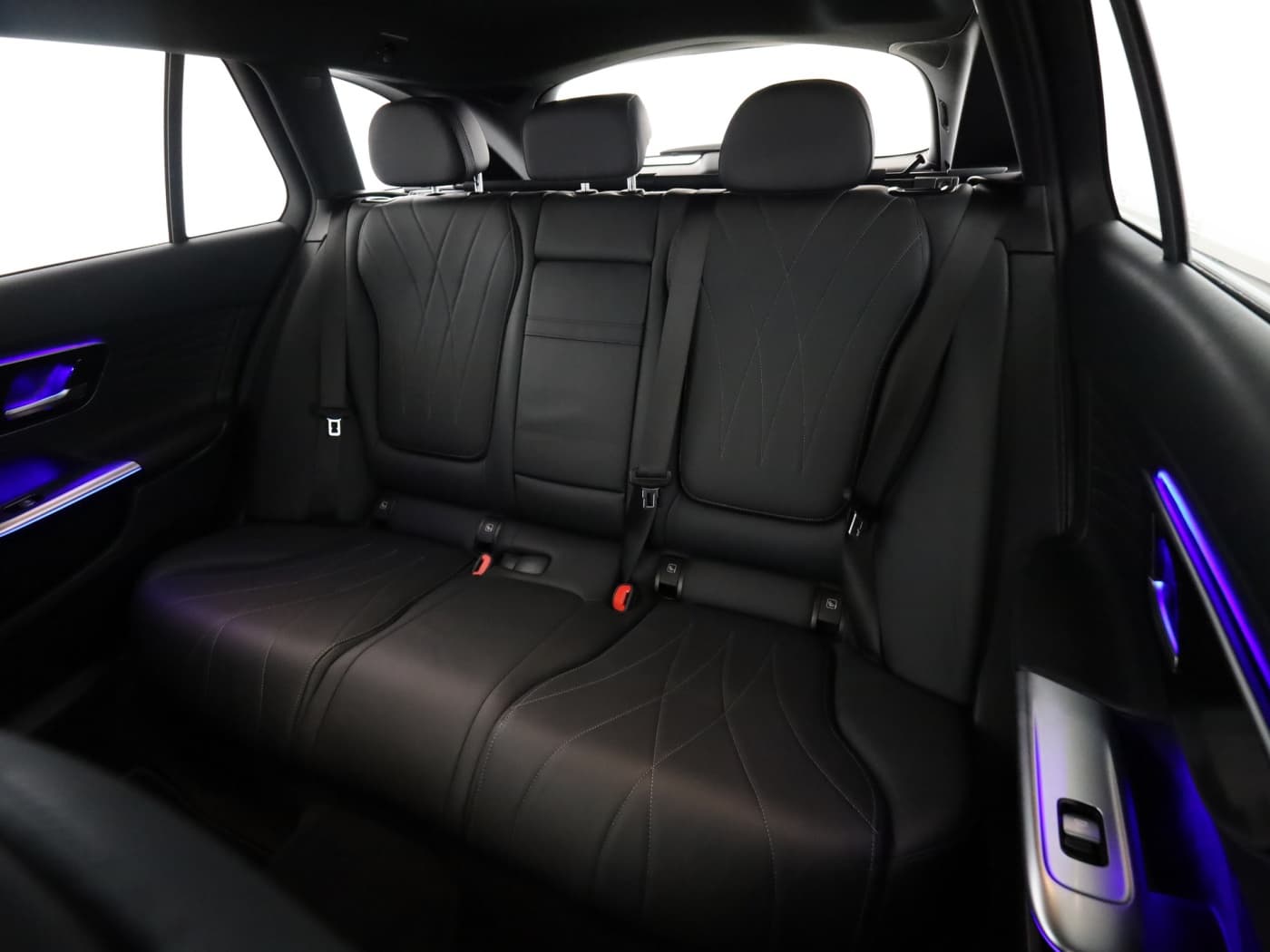 Mercedes-Benz C 300 e T Bild 18