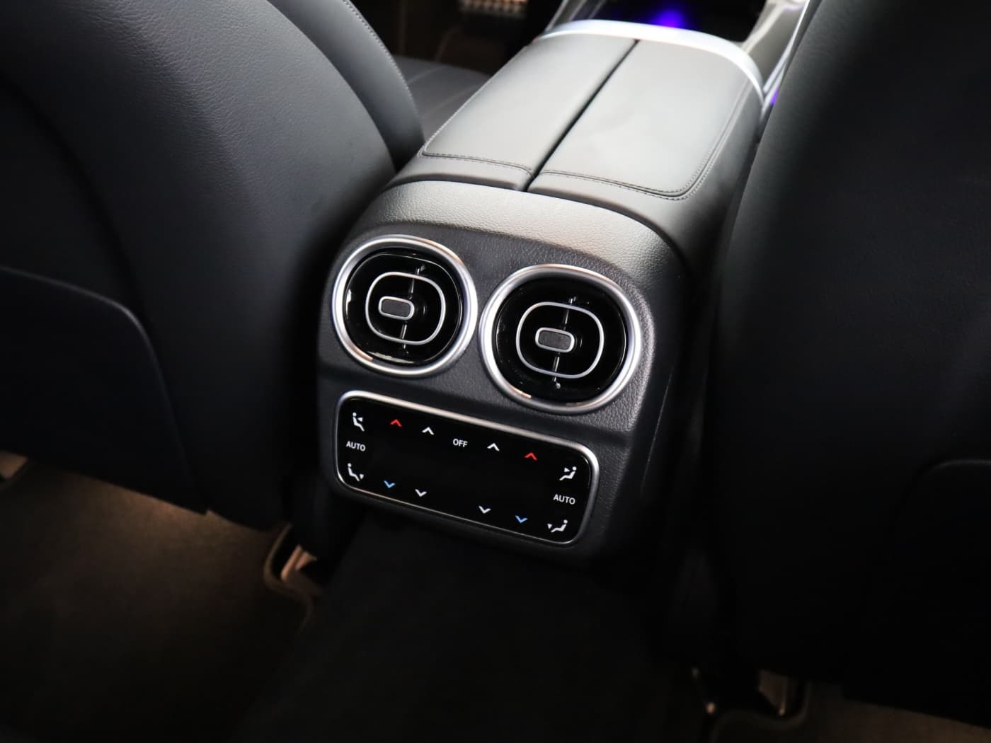 Mercedes-Benz C 300 e T Bild 23