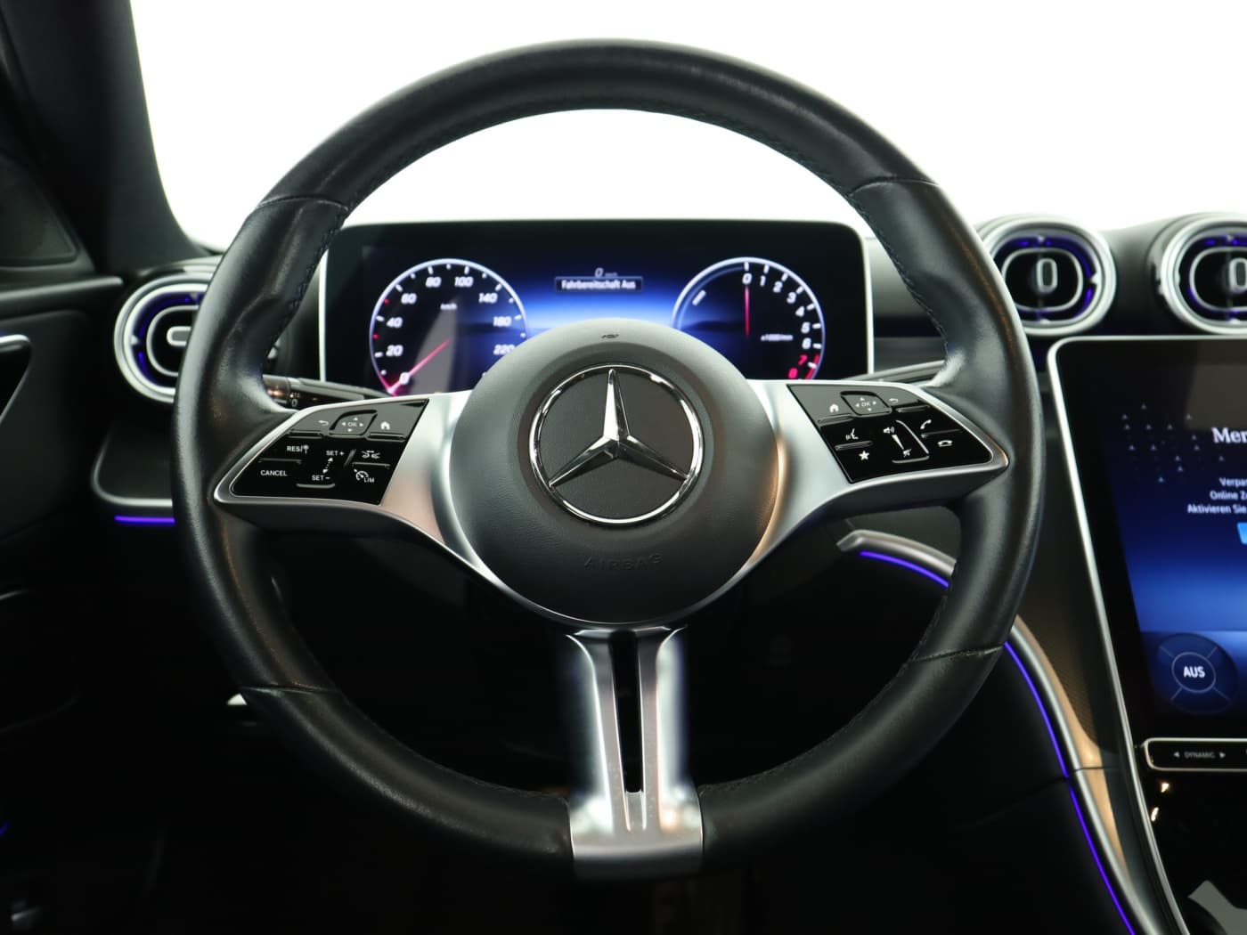 Mercedes-Benz C 300 e Bild 11