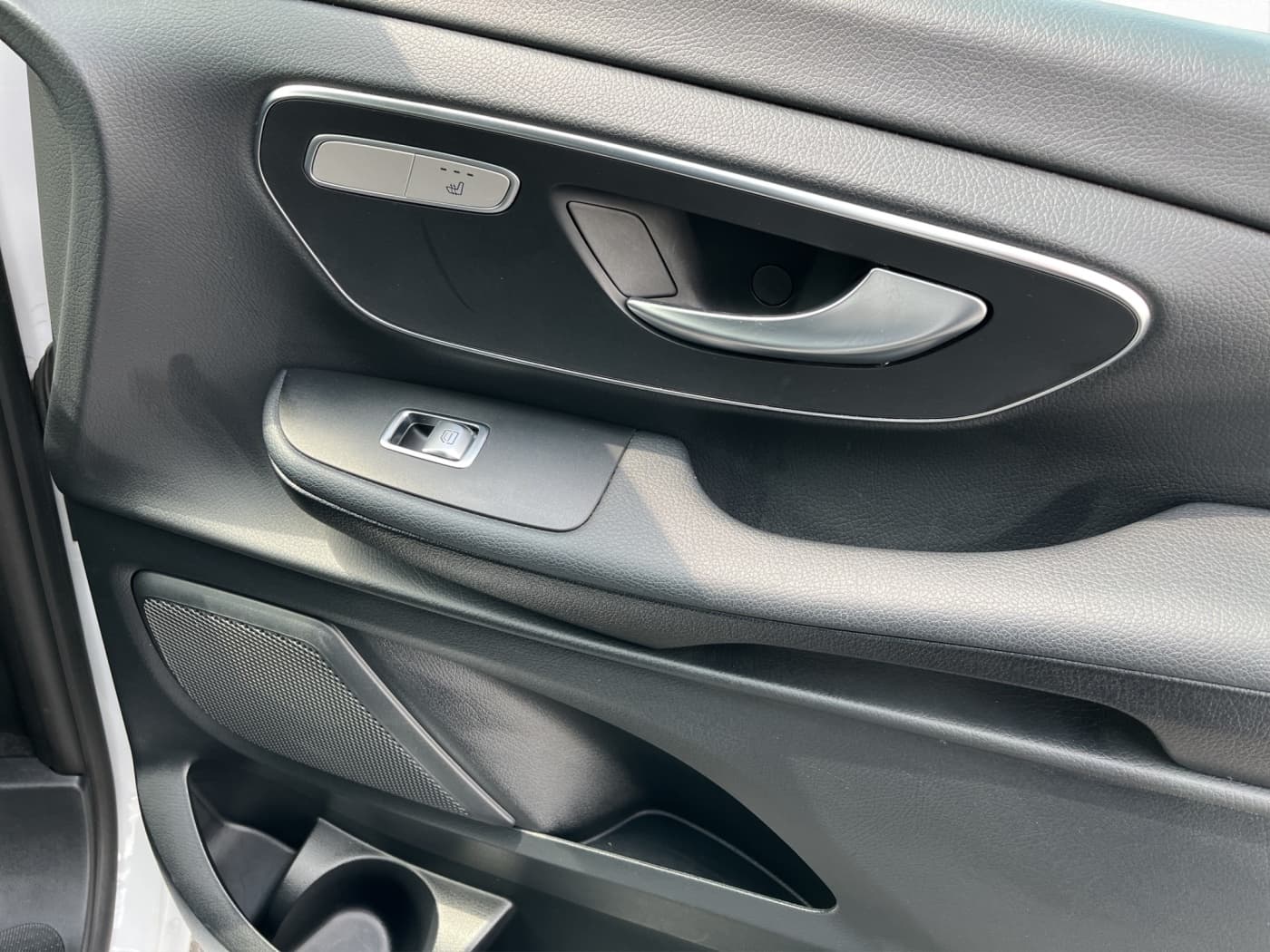 Mercedes-Benz V 220 d RISE Bild 13