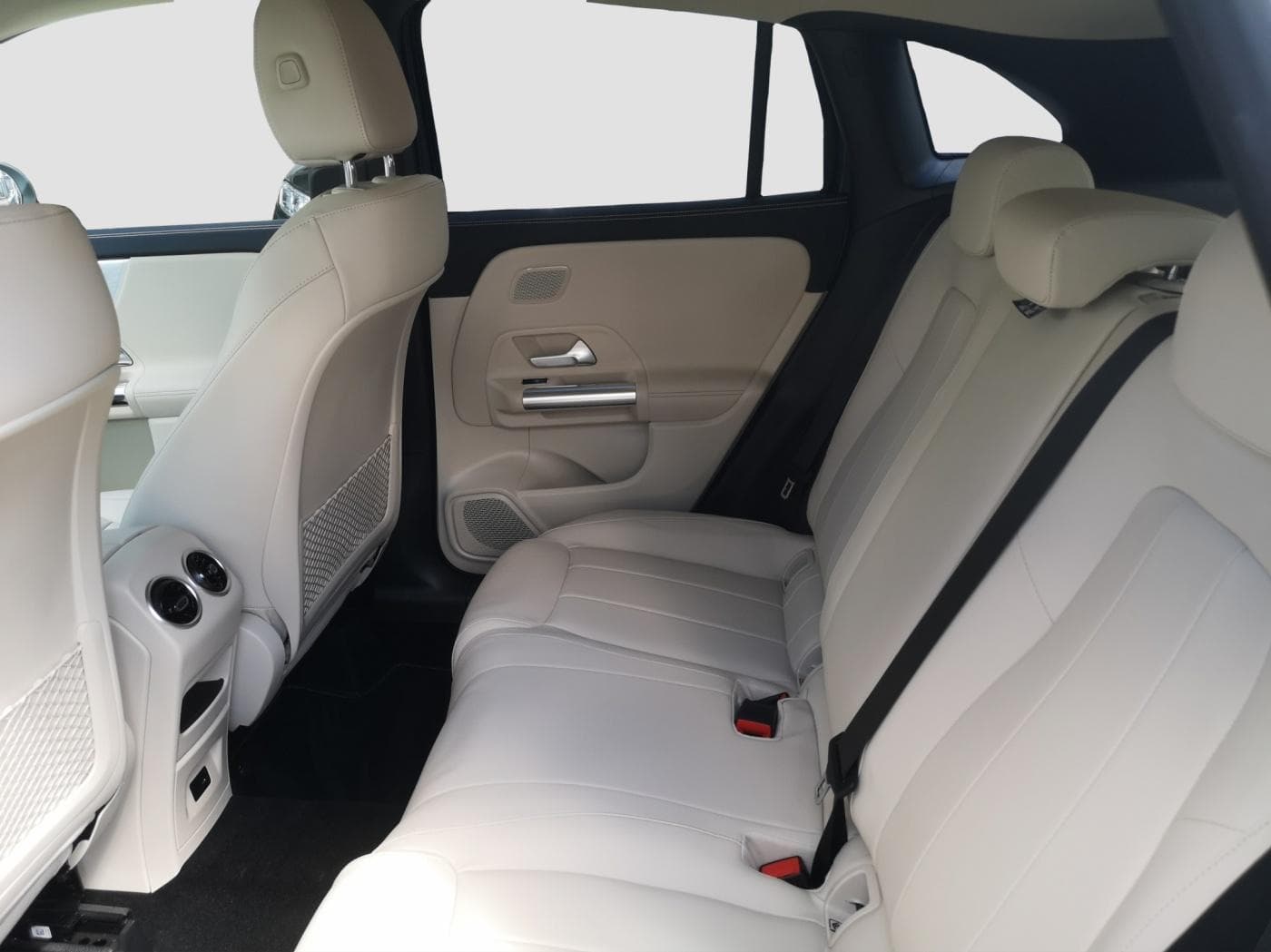 Mercedes-Benz GLA 200 Bild 16