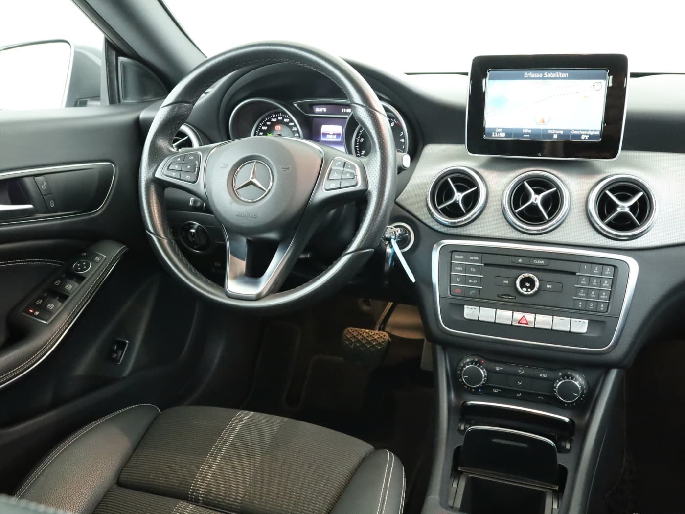 Mercedes-Benz CLA 200 Bild 10