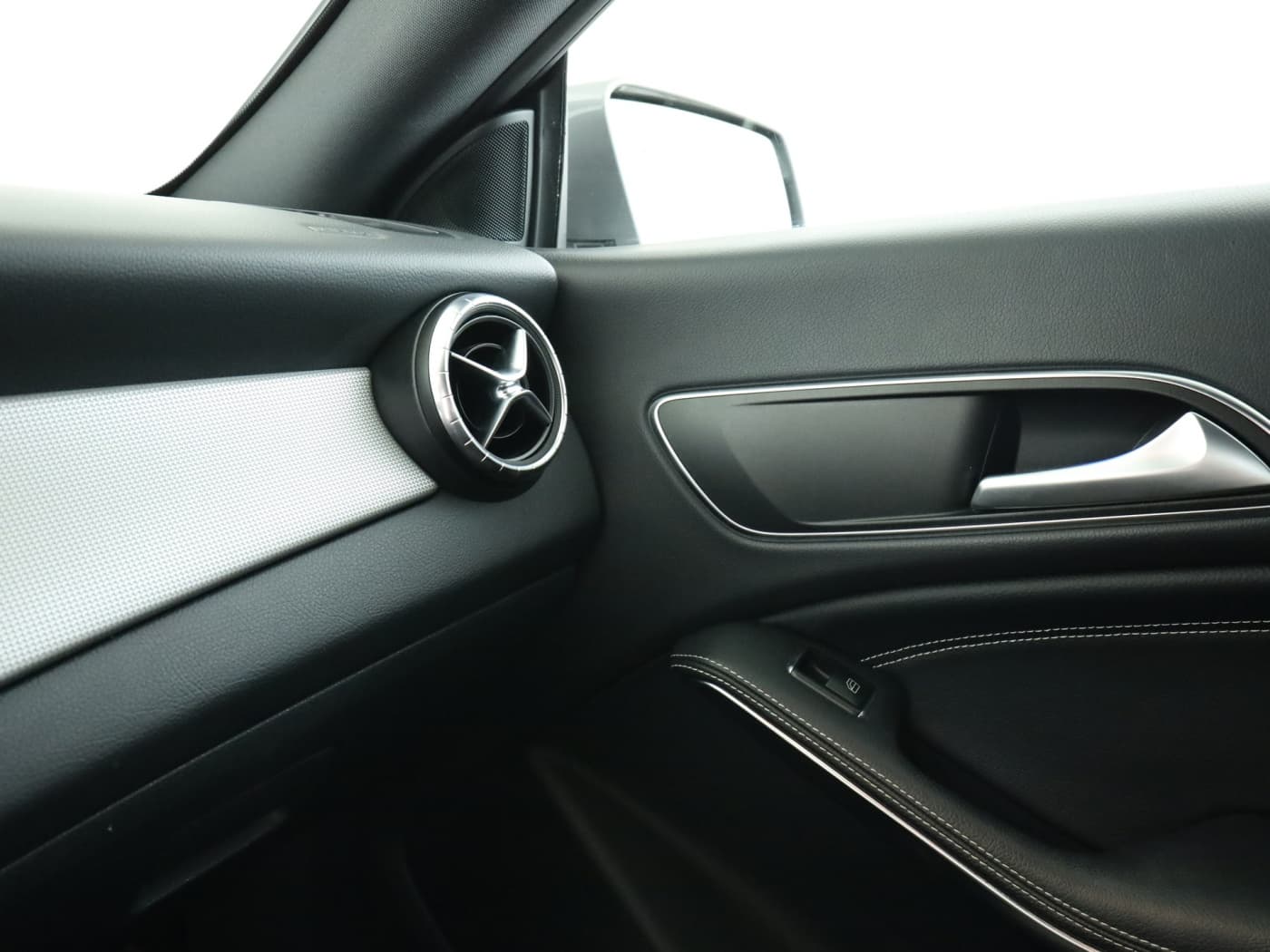 Mercedes-Benz CLA 200 Bild 16