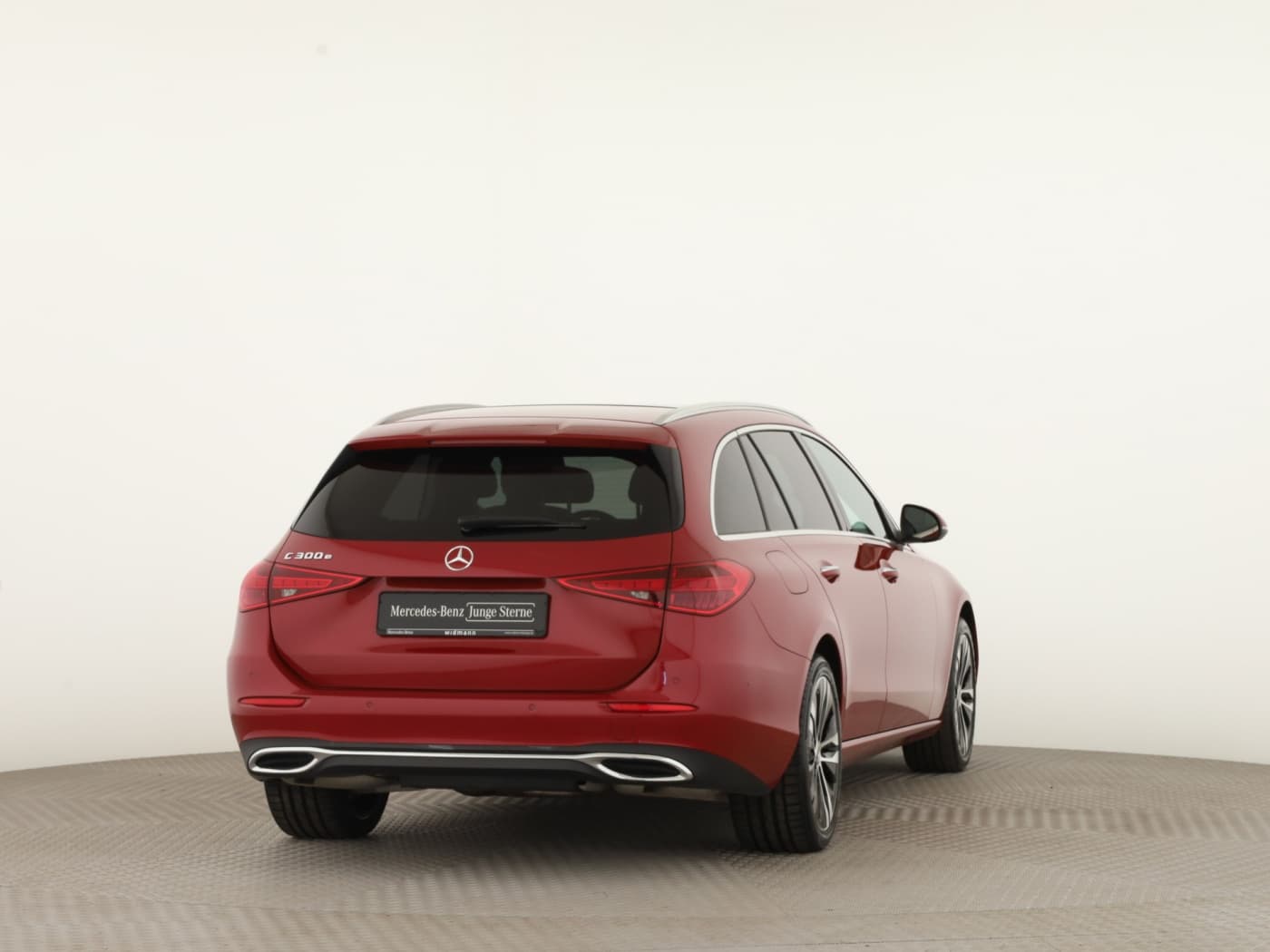 Mercedes-Benz C 300 e T Bild 2