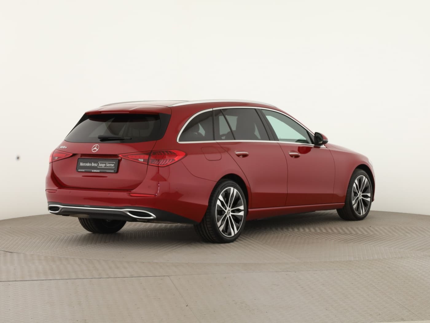 Mercedes-Benz C 300 e T Bild 6