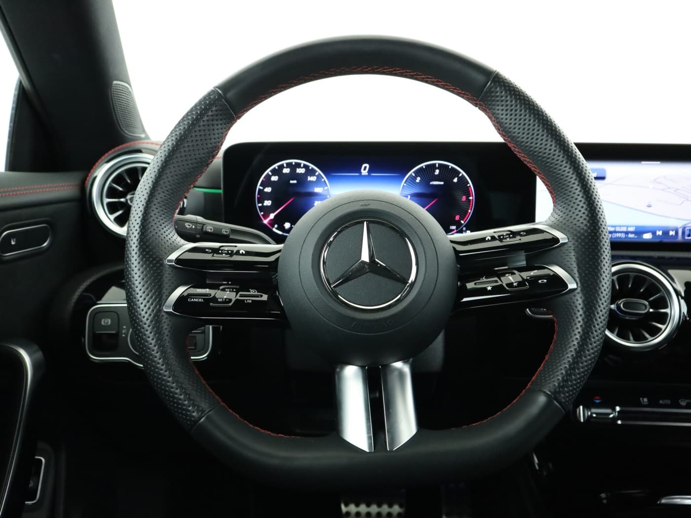 Mercedes-Benz CLA 200 d SB Bild 11