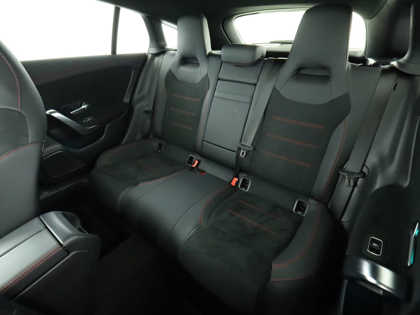Mercedes-Benz CLA 200 d SB Bild 18