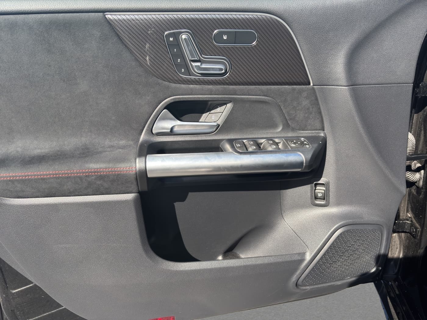 Mercedes-Benz B 220 4M Bild 18