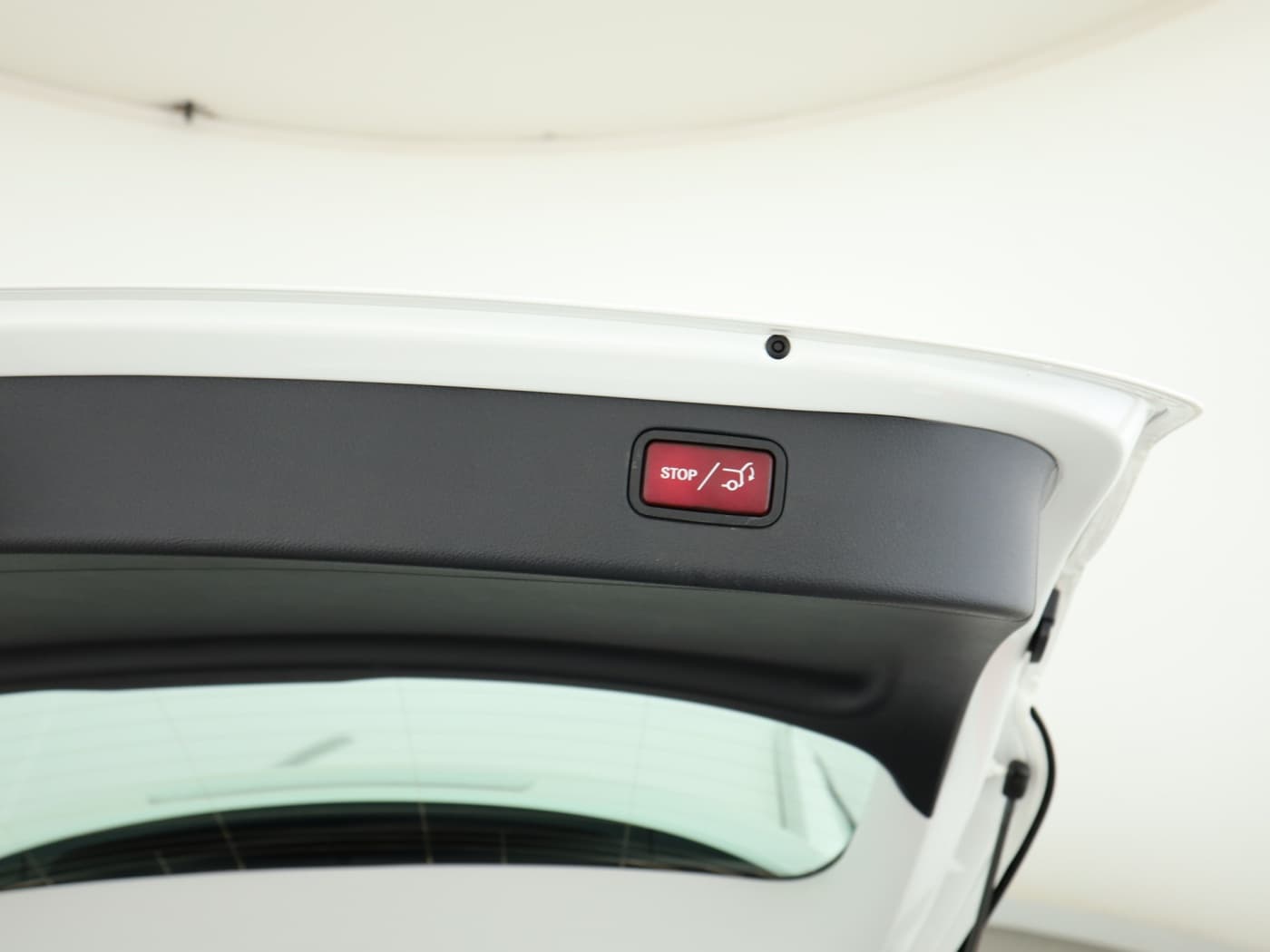 Mercedes-Benz C 300 e T Bild 24