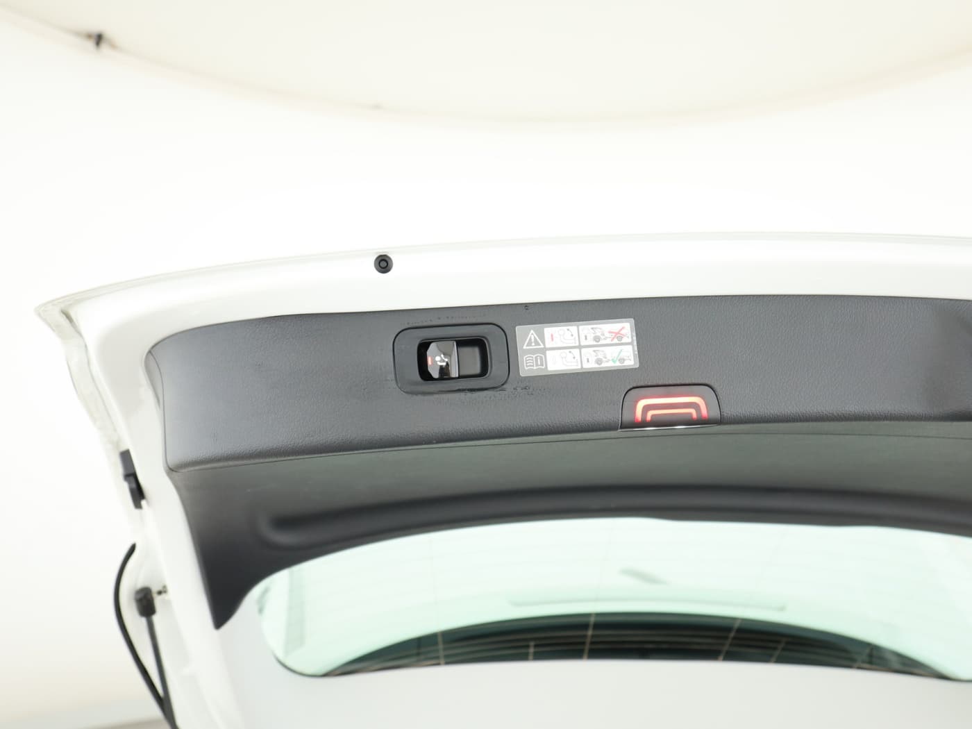 Mercedes-Benz C 300 e T Bild 25