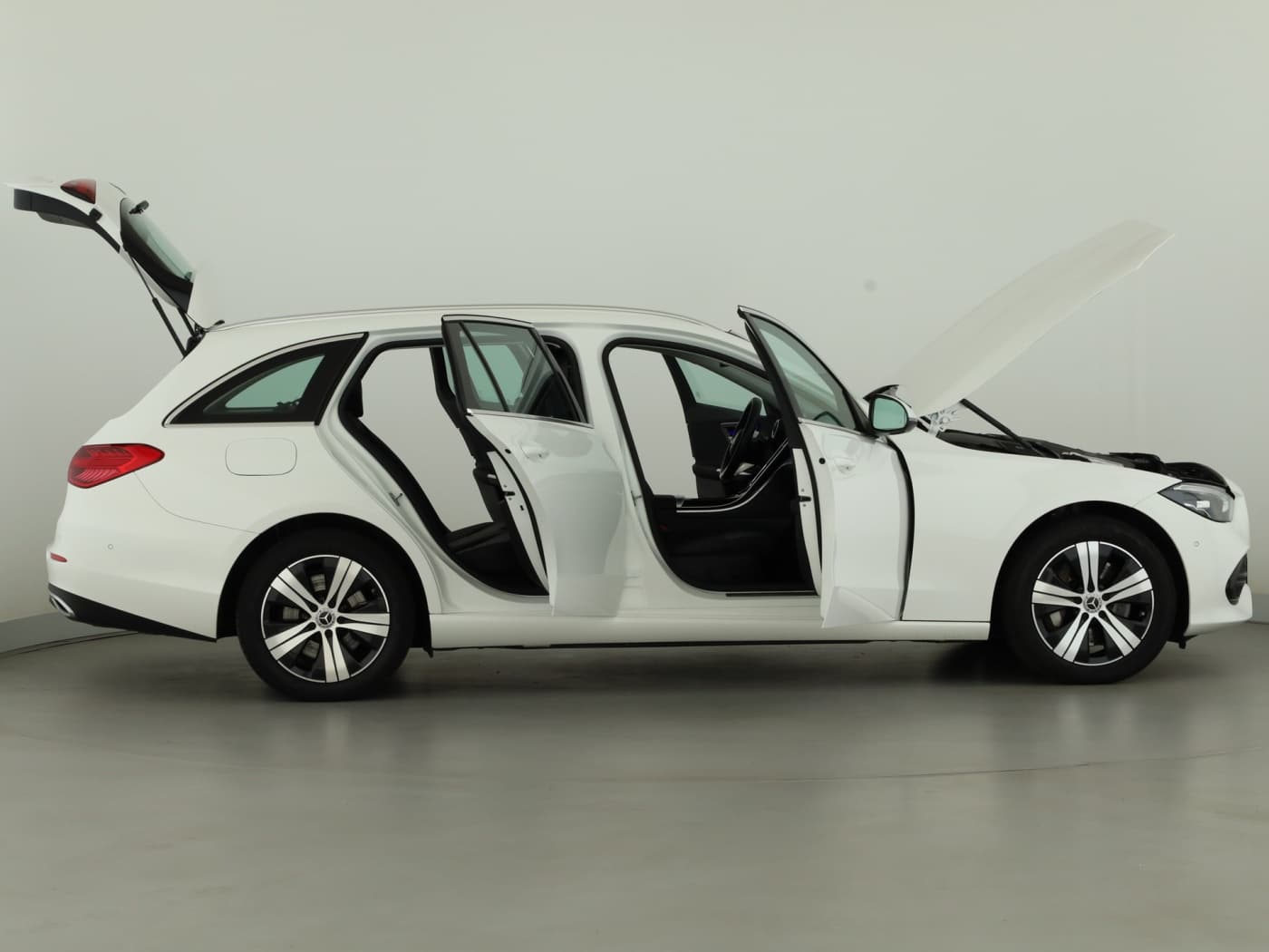 Mercedes-Benz C 300 e T Bild 8