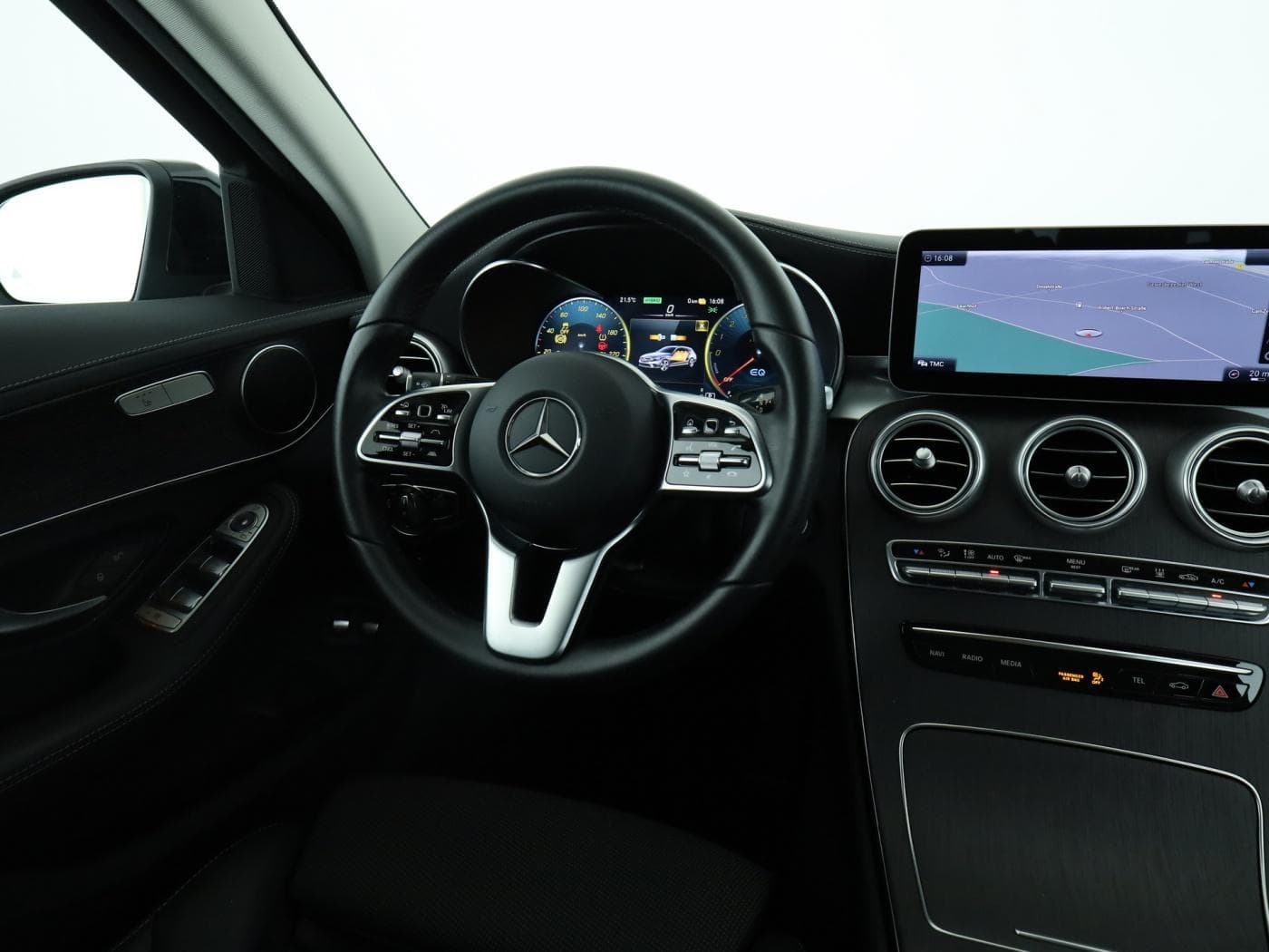 Mercedes-Benz C 300 e T Bild 10