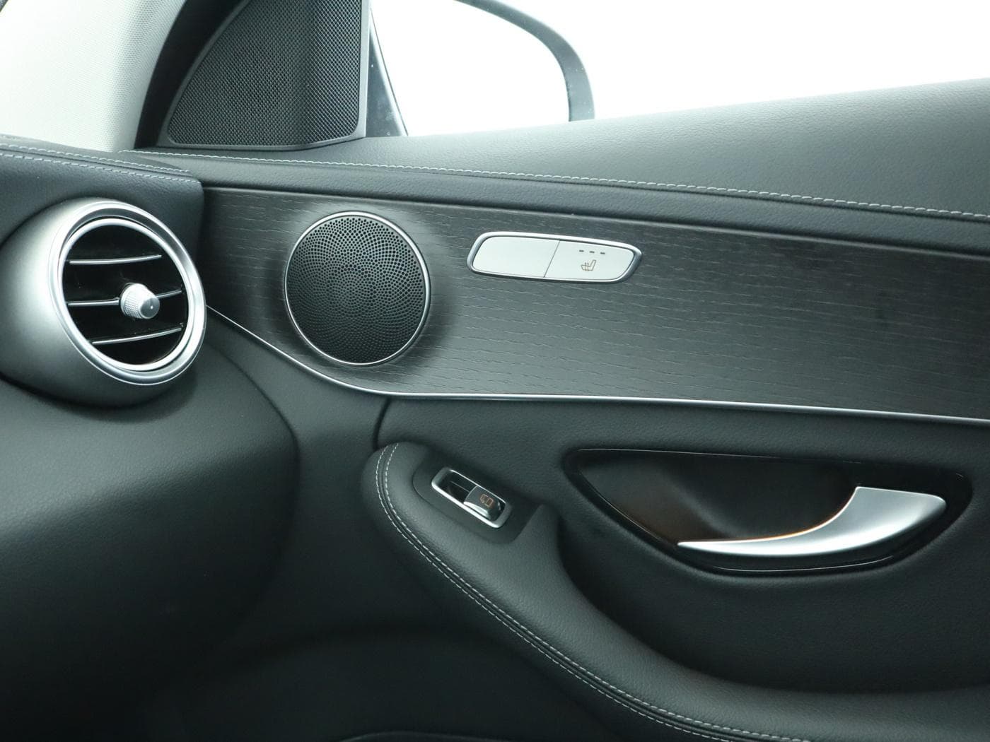 Mercedes-Benz C 300 e T Bild 16