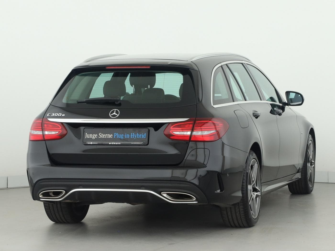 Mercedes-Benz C 300 e T Bild 2