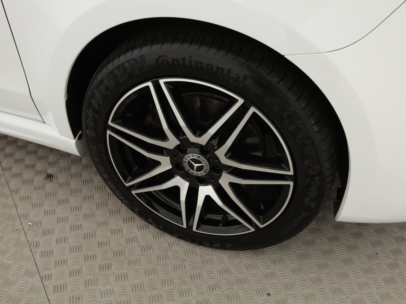Mercedes-Benz V 300 d AMG-Line Lang Bild 21