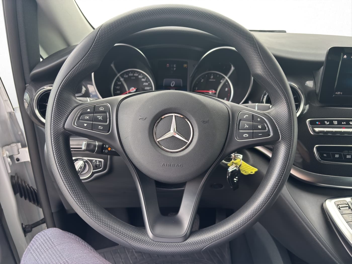 Mercedes-Benz V 220 d RISE Lang Bild 10
