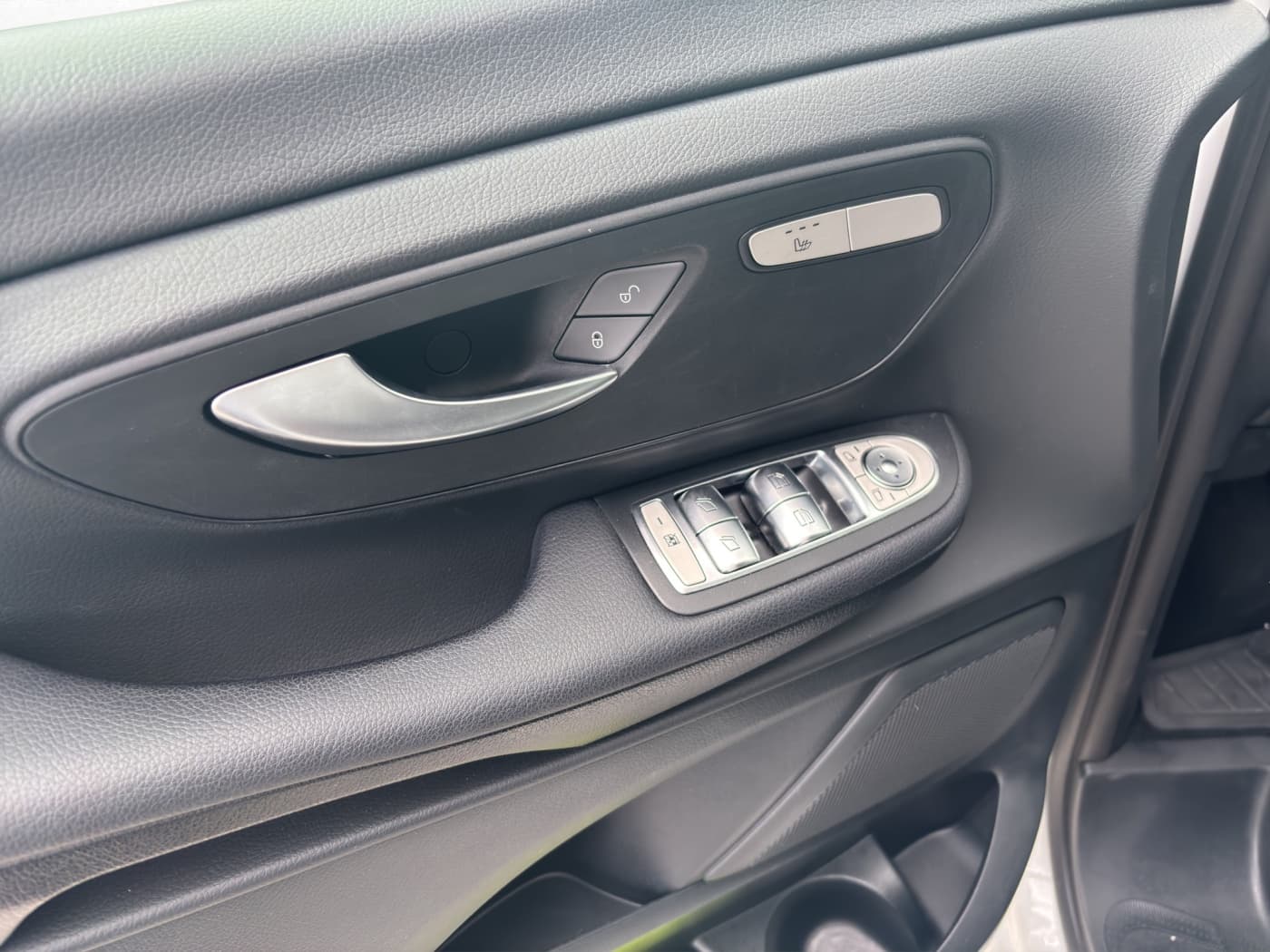 Mercedes-Benz V 220 d RISE Lang Bild 17