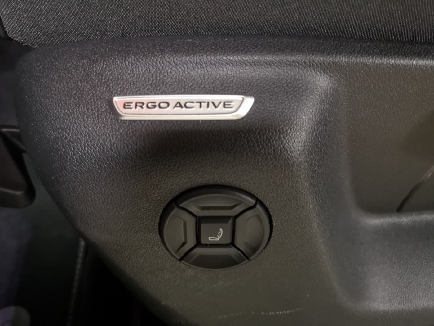 Volkswagen Tiguan R-Line 2.0 l TDI 4MOTION DSG Bild 19