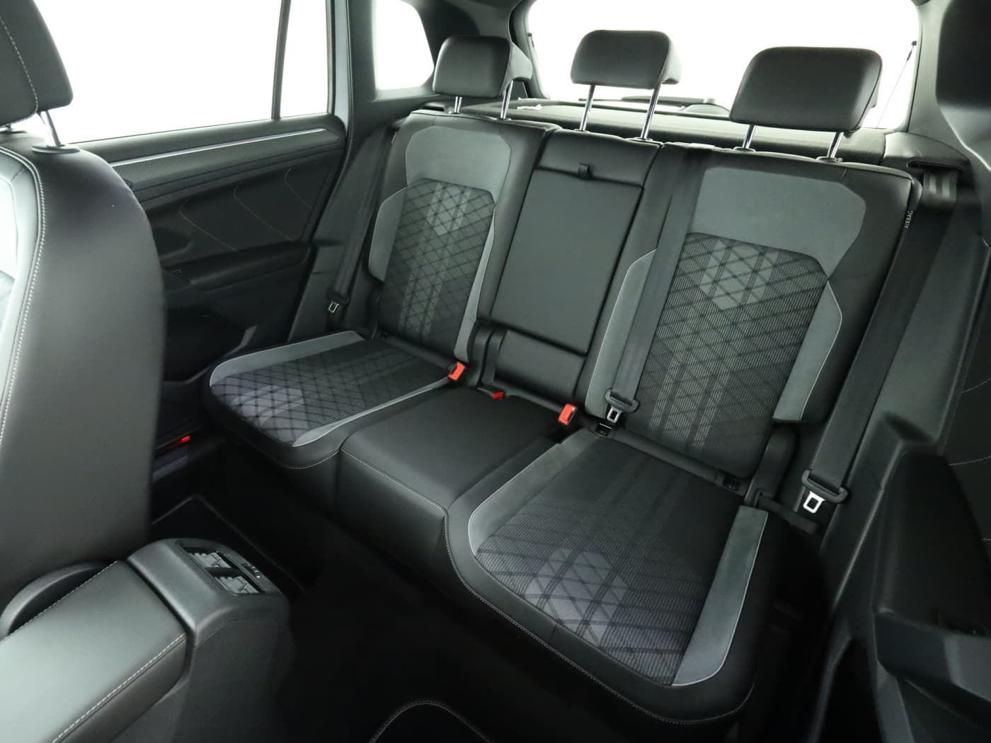 Volkswagen Tiguan 2.0 TDI R-Line 4M Bild 18