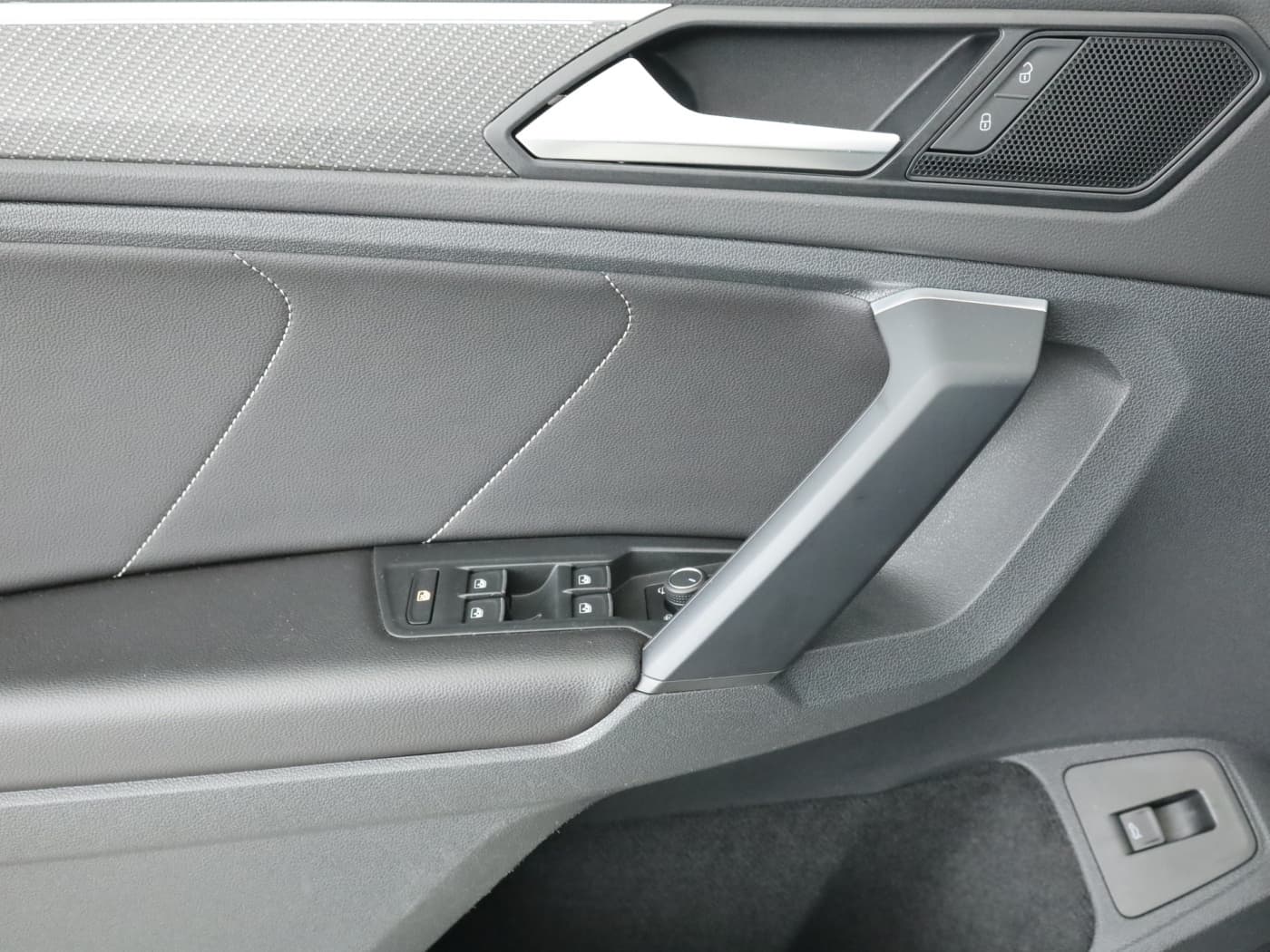 Volkswagen Tiguan 2.0 TDI R-Line 4M Bild 20