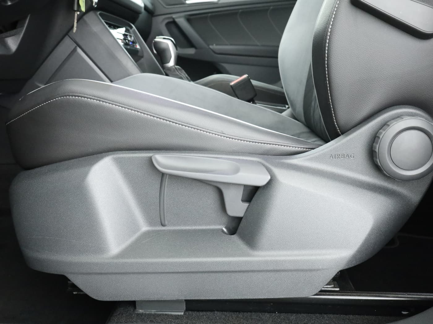 Volkswagen Tiguan 2.0 TDI R-Line 4M Bild 25