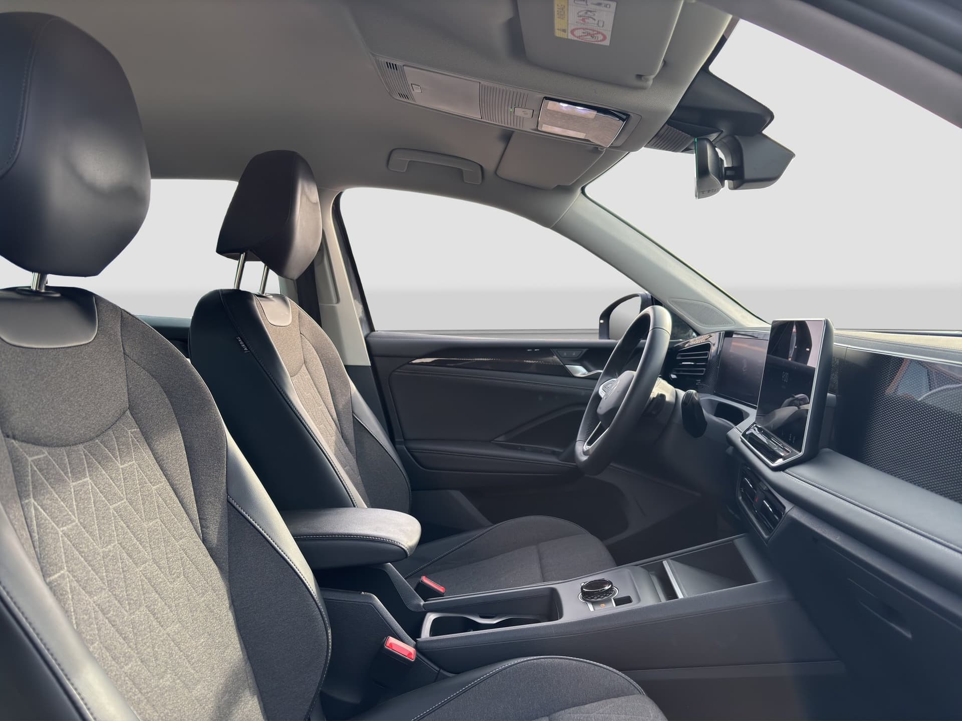 Volkswagen Tiguan Life 2.0 TDI DSG 193 PS AHK ACC Kamera Bild 13