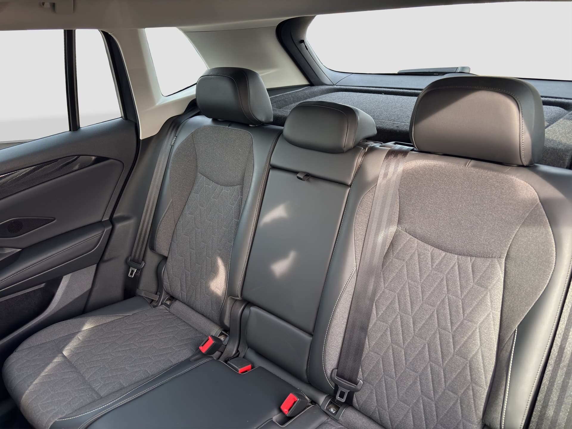 Volkswagen Tiguan Life 2.0 TDI DSG 193 PS AHK ACC Kamera Bild 15