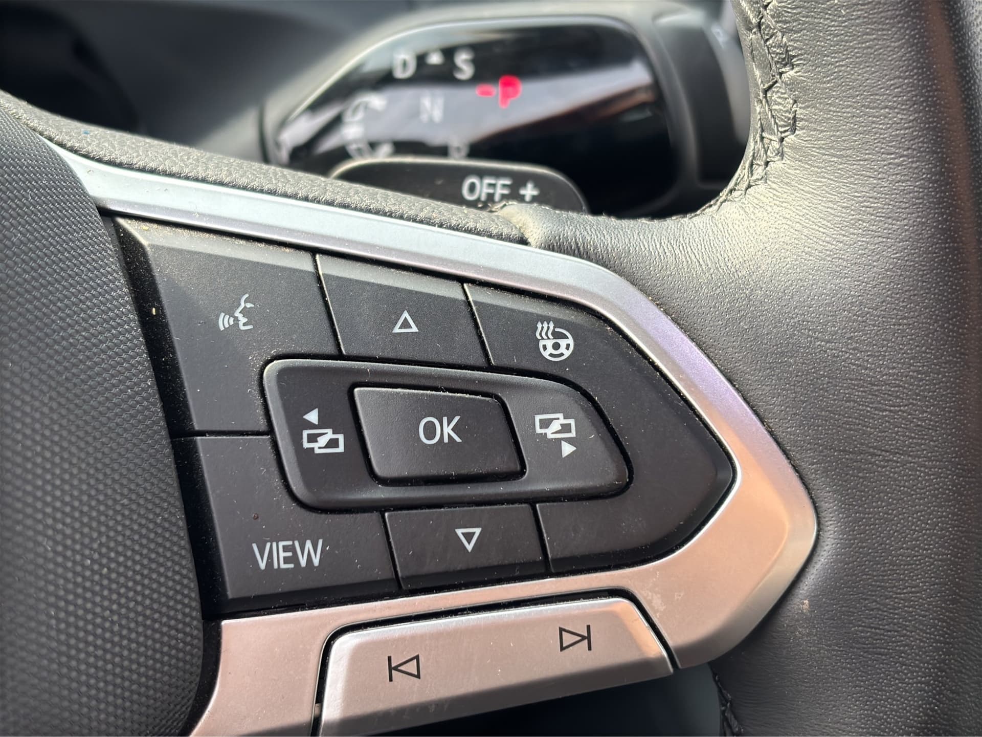 Volkswagen Tiguan Life 2.0 TDI DSG 193 PS AHK ACC Kamera Bild 20