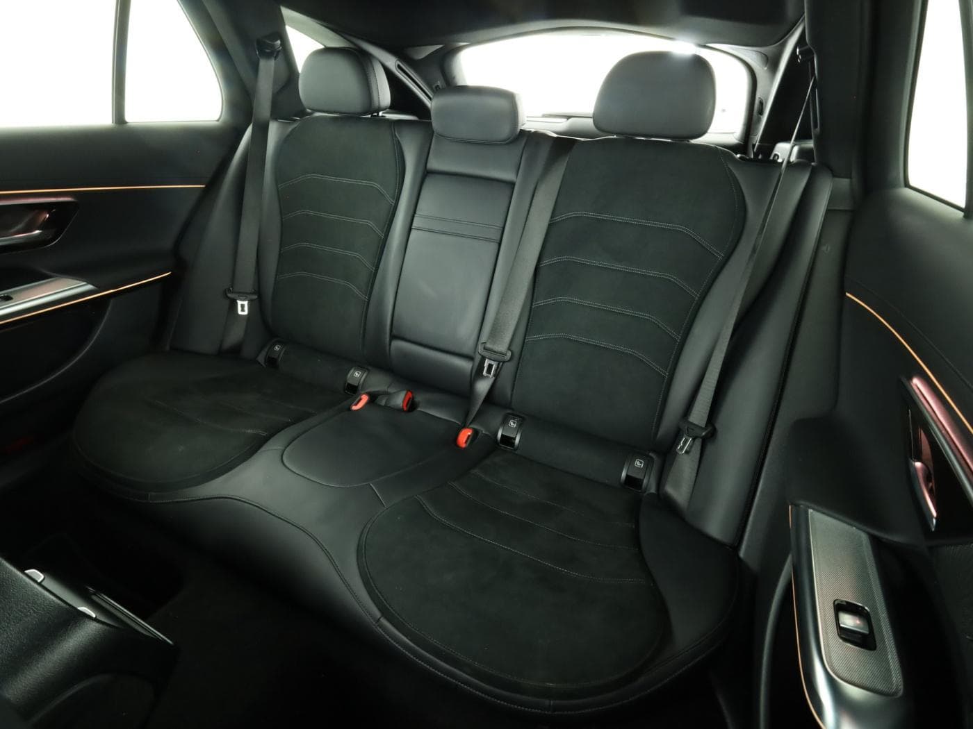Mercedes-Benz E 220 d T Bild 18