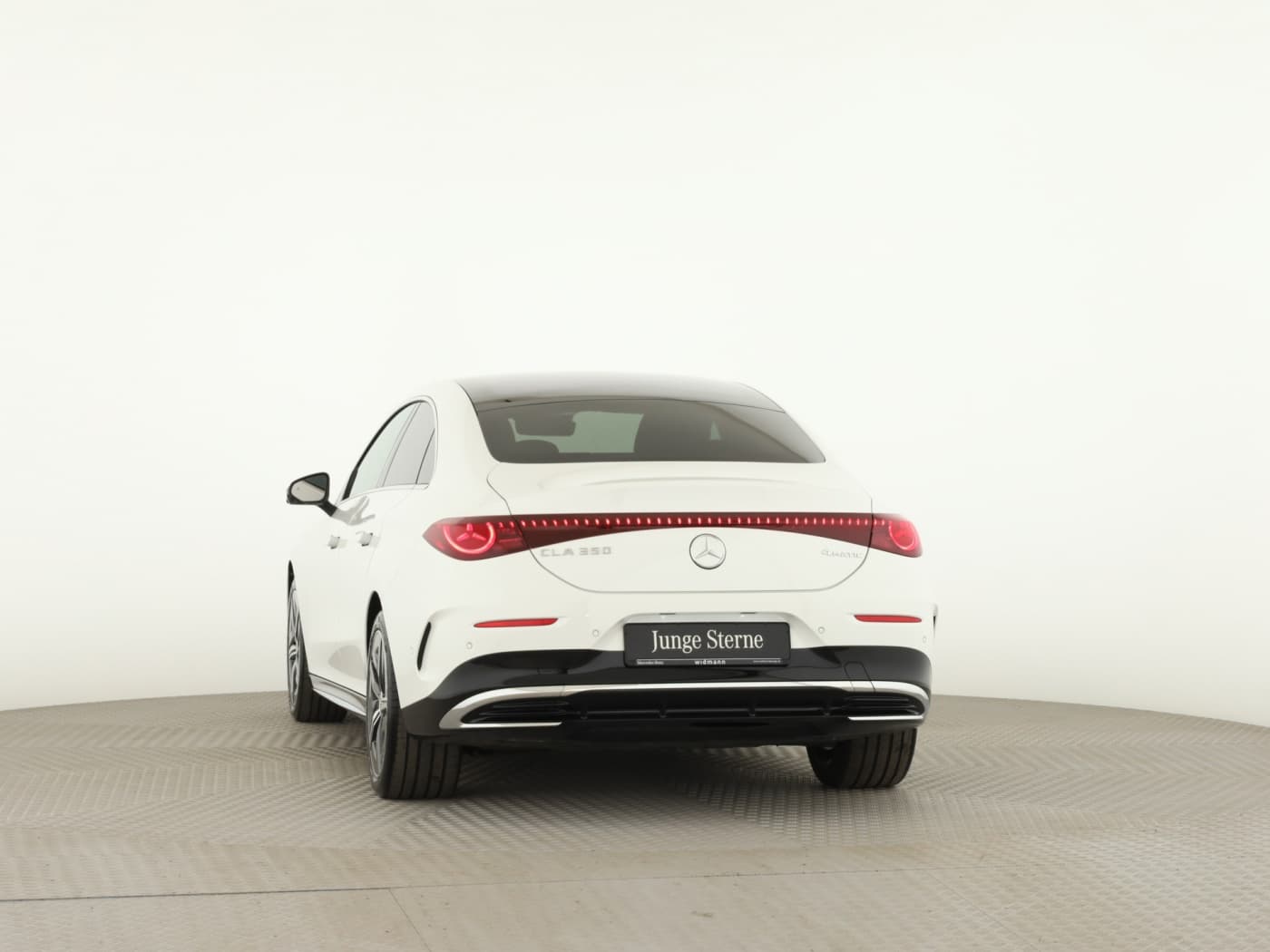 Mercedes-Benz CLA 350 4M EQ Bild 4