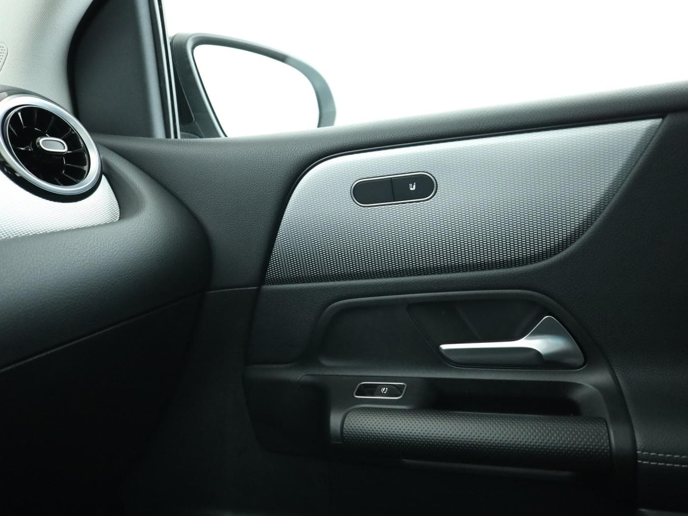 Mercedes-Benz B 180 d Bild 16