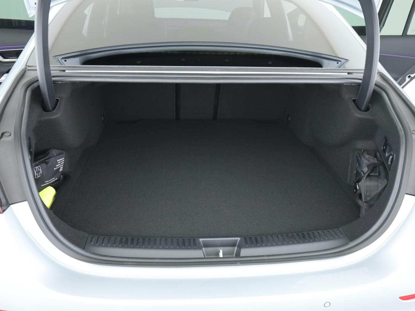 Mercedes-Benz E 300 de Limousine mit EQ Hybrid Technologie Bild 23