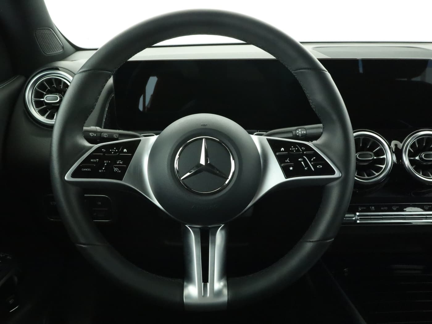 Mercedes-Benz EQB 300 4M Bild 11