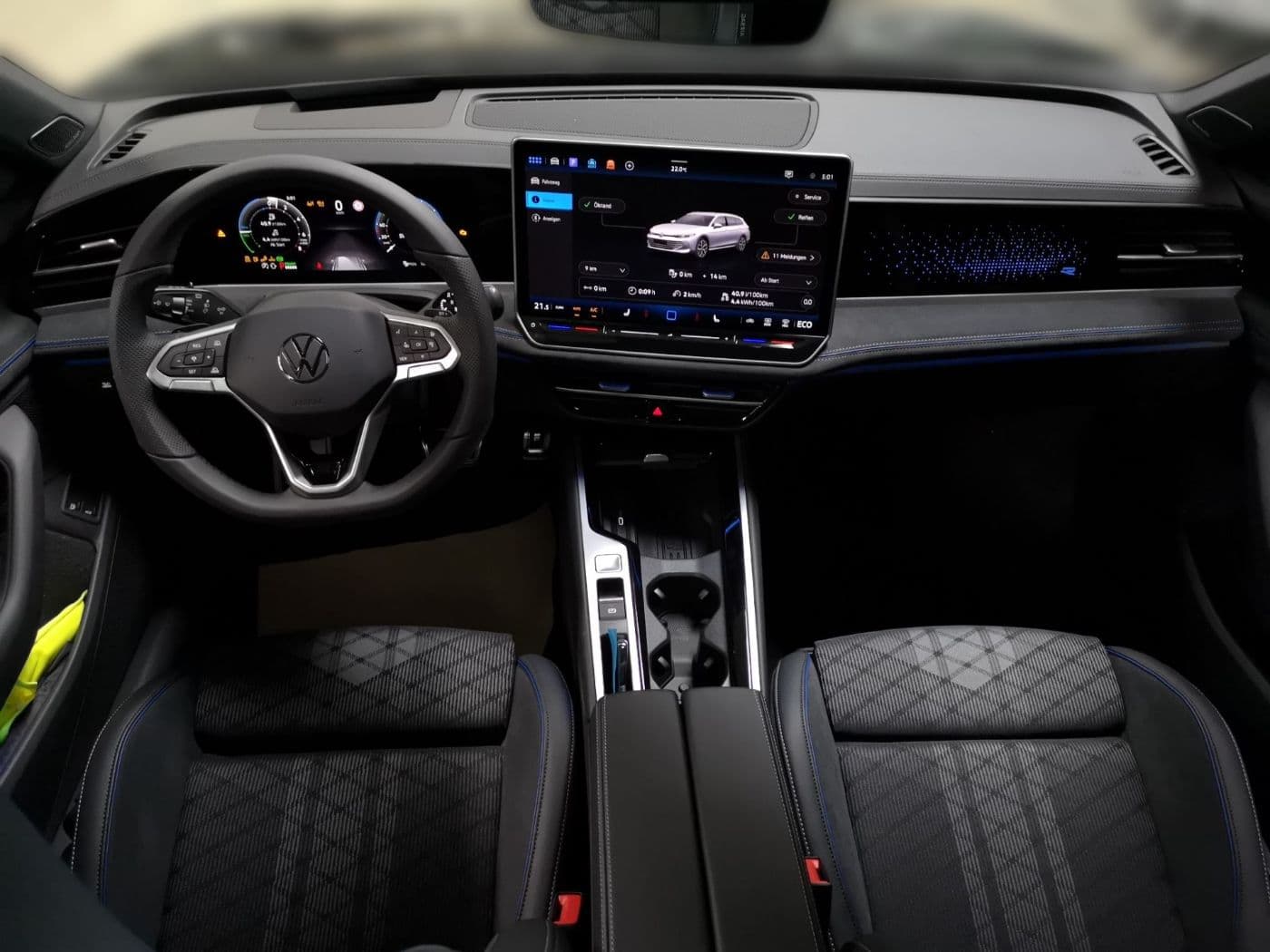 Volkswagen Passat R-Line 1.5 l eHybrid OPF / 85 KW (115 PS) 6-Gang-Doppelkupplungsgetriebe DSG Bild 11