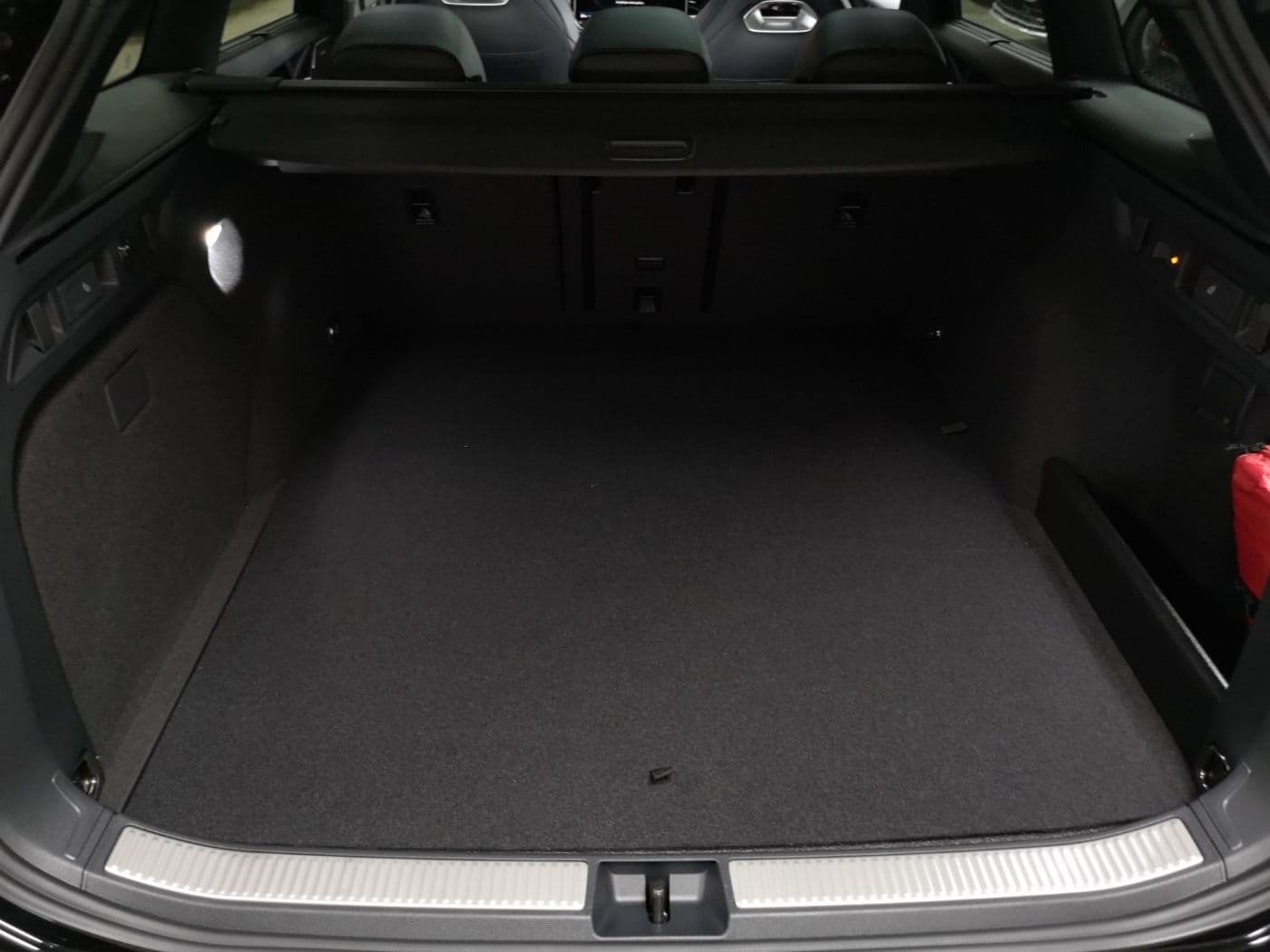 Volkswagen Passat R-Line 1.5 l eHybrid OPF / 85 KW (115 PS) 6-Gang-Doppelkupplungsgetriebe DSG Bild 15